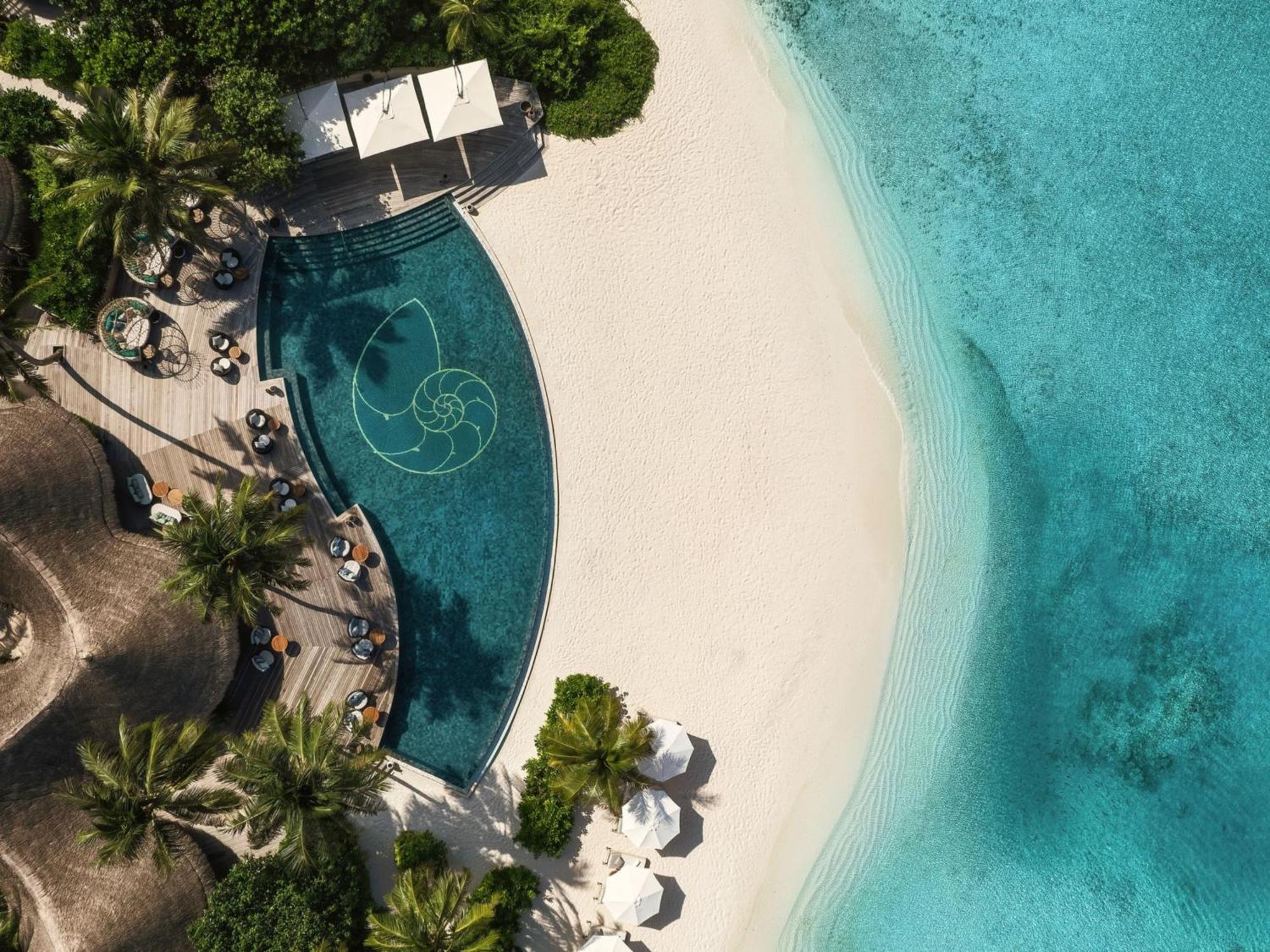 Hotel The Nautilus Maldives Kamadhoo Exterior foto