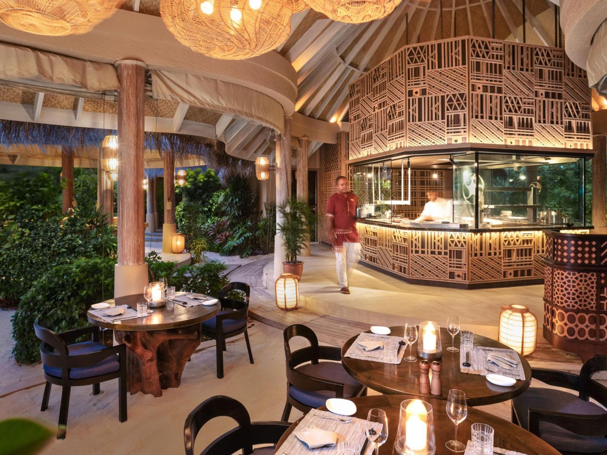 Hotel The Nautilus Maldives Kamadhoo Exterior foto
