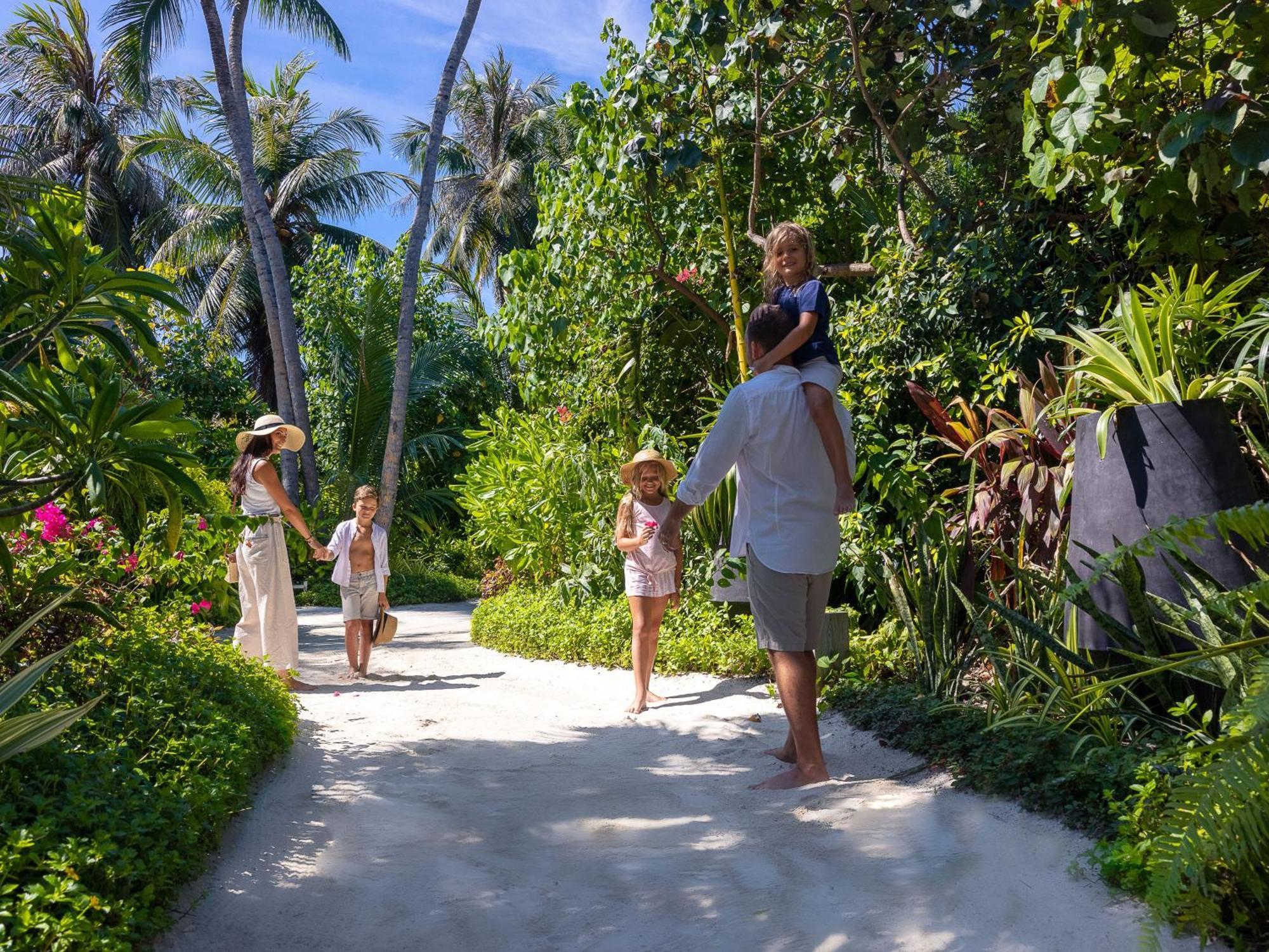 Hotel The Nautilus Maldives Kamadhoo Exterior foto